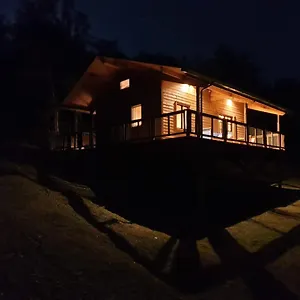Rustic In The Woods/cabaña En El Bosque Chalet